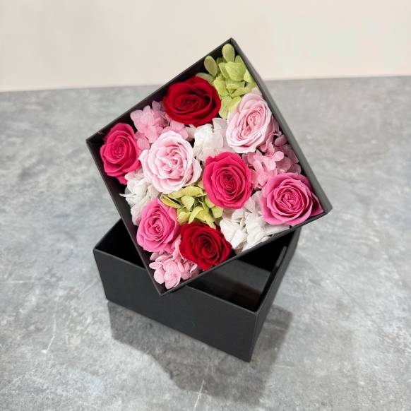 "母の日限定商品"プリザーブドフラワー「THE BOX」
